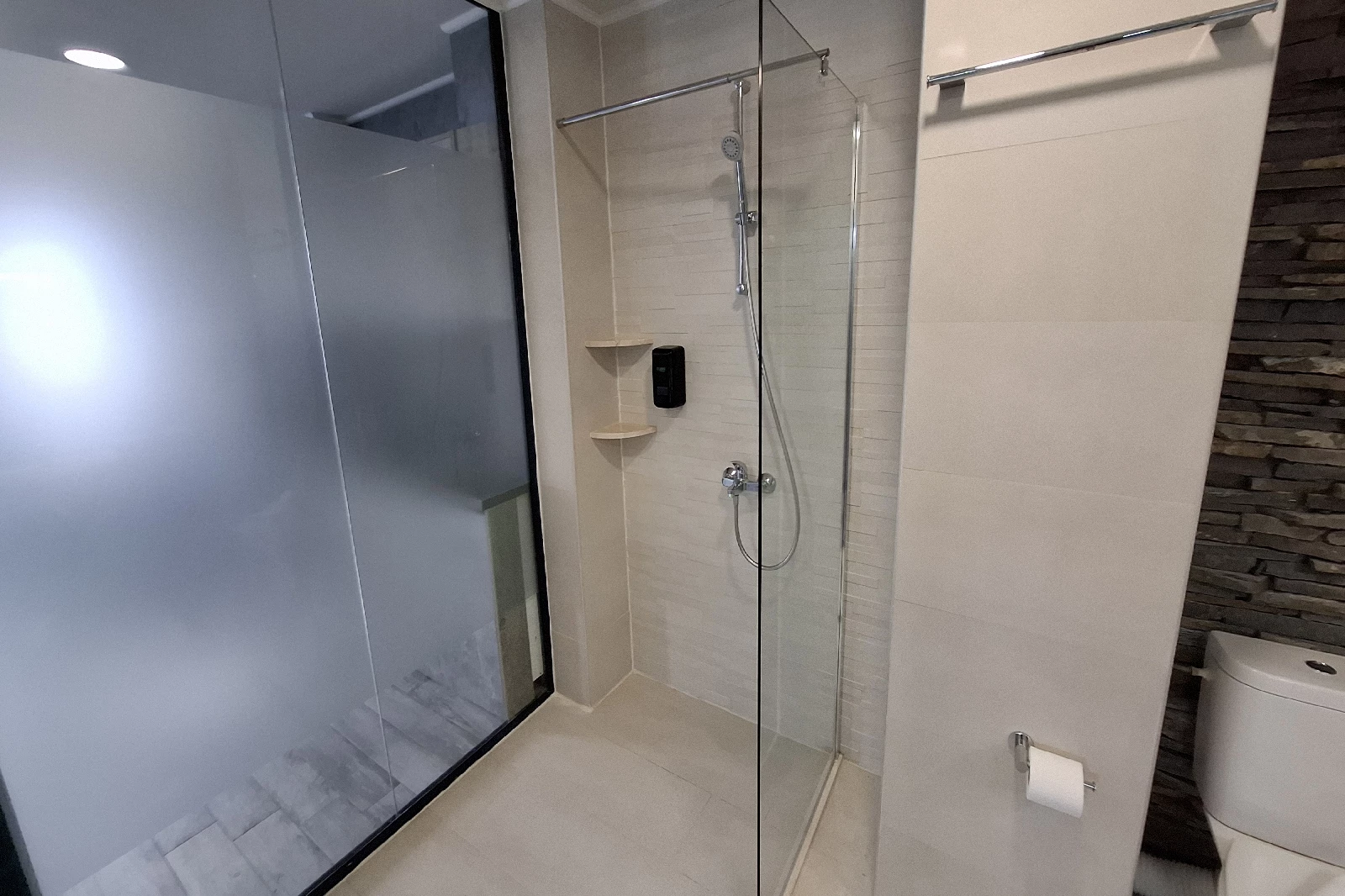 Apartament – Айнщайн