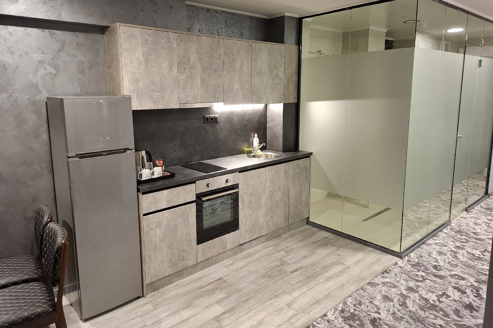 Apartament – Айнщайн